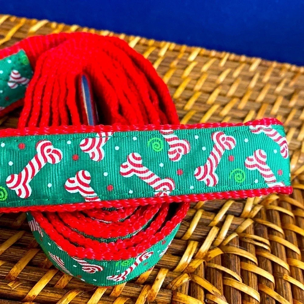 6 Foot Green and Red Candy Cane Striped Dog Bones Animal Leash